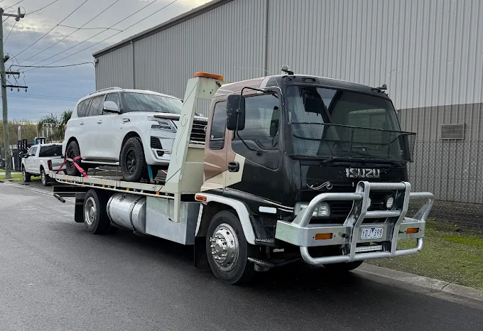 White Nissan Patrol being transported by Seaco Towing